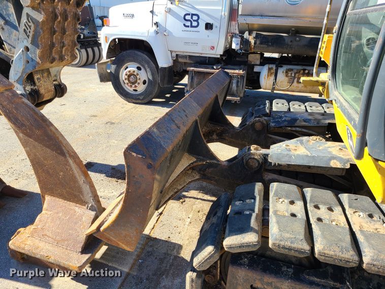 image for item DJ1562 John Deere 135G  excavator