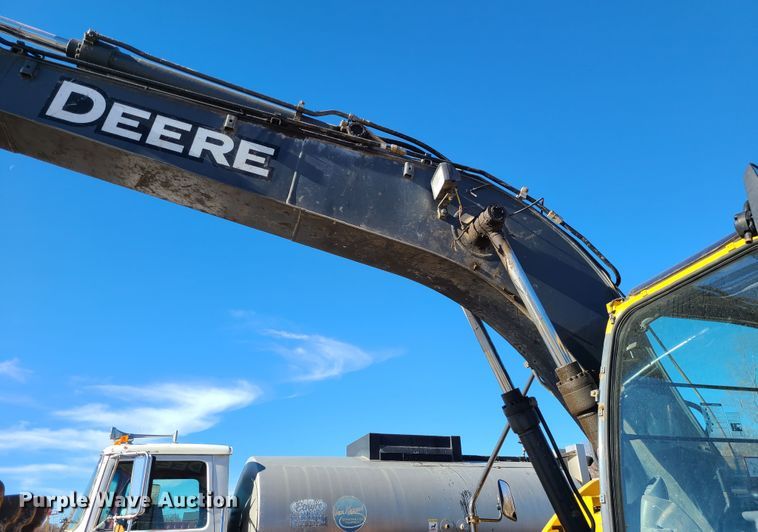 image for item DJ1562 John Deere 135G  excavator