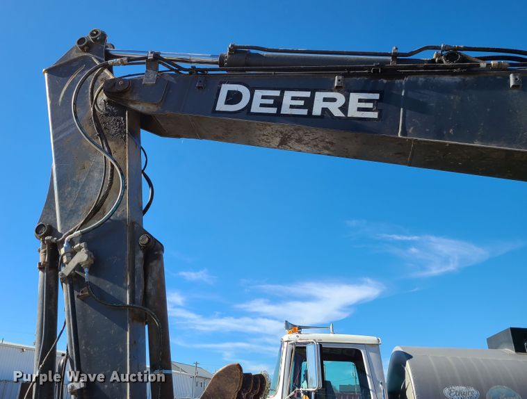 image for item DJ1562 John Deere 135G  excavator