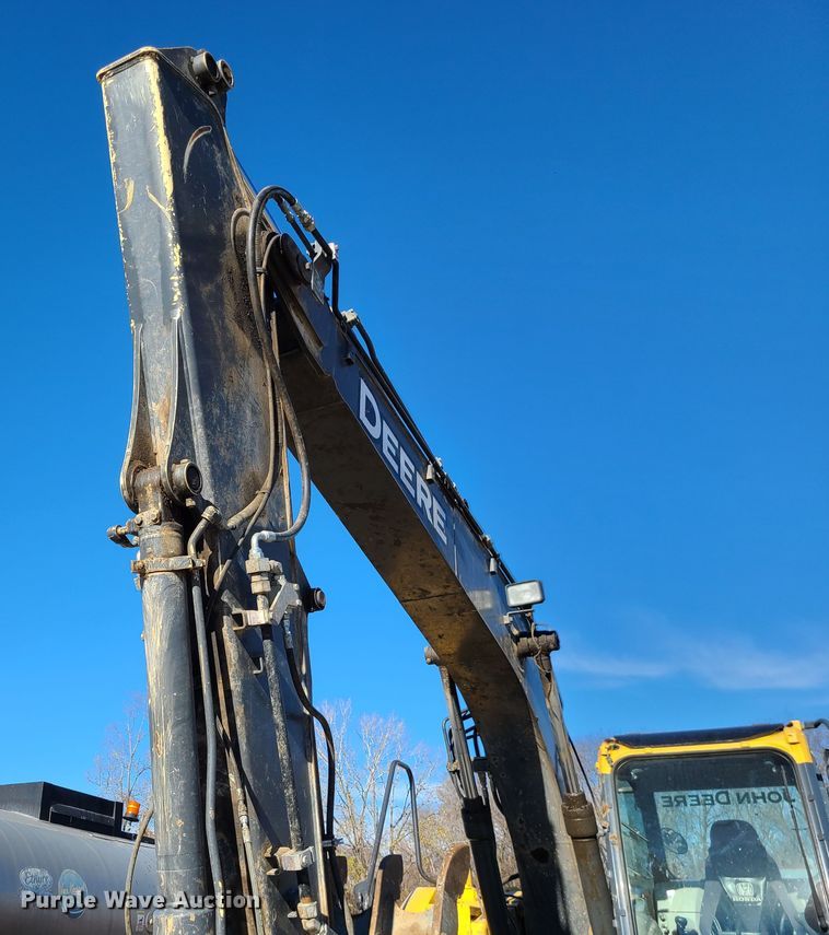 image for item DJ1562 John Deere 135G  excavator