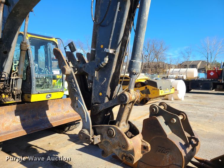 image for item DJ1562 John Deere 135G  excavator