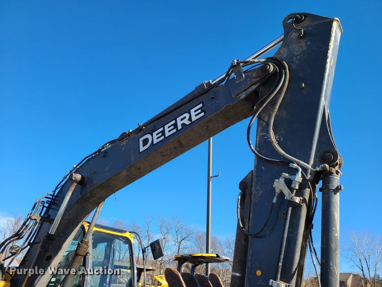 image for item DJ1562 John Deere 135G  excavator