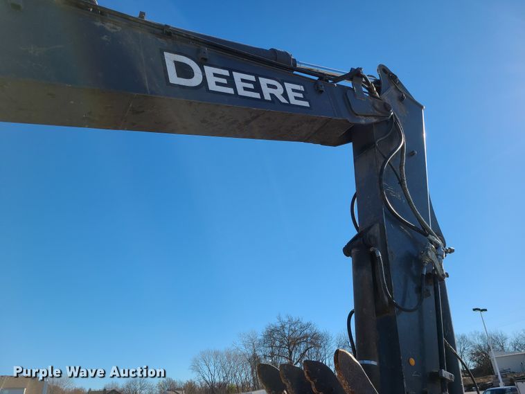 image for item DJ1562 John Deere 135G  excavator