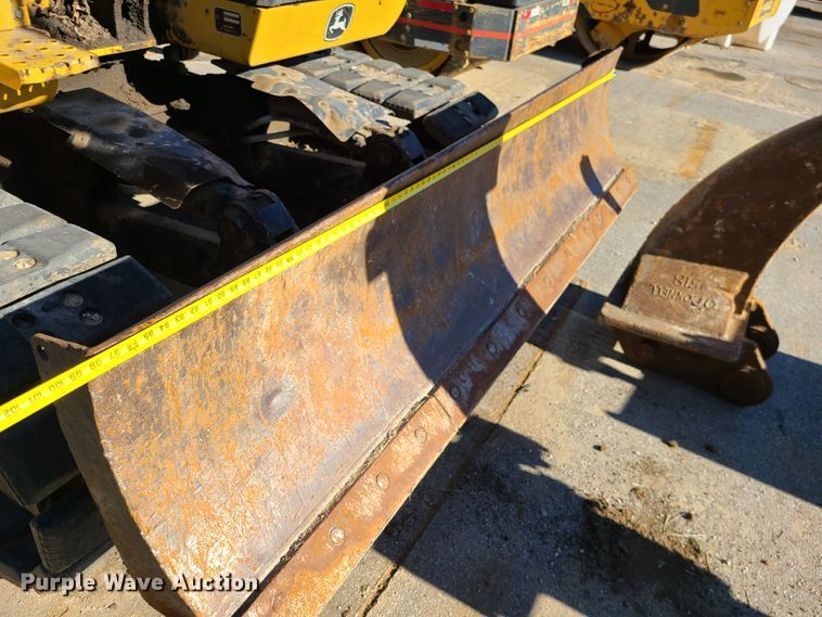 image for item DJ1562 John Deere 135G  excavator