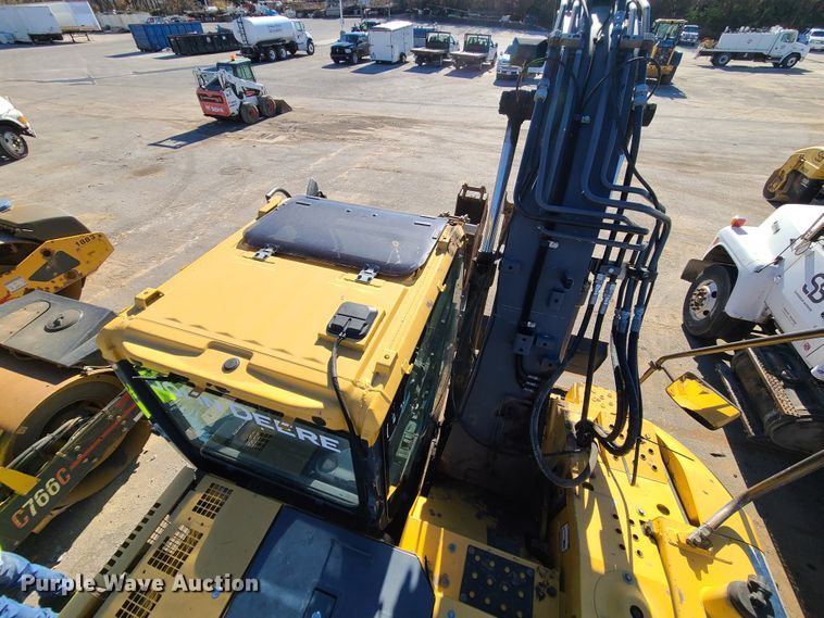 image for item DJ1562 John Deere 135G  excavator