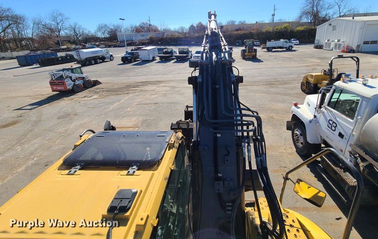 image for item DJ1562 John Deere 135G  excavator