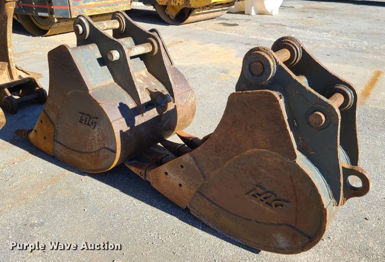 image for item DJ1562 John Deere 135G  excavator