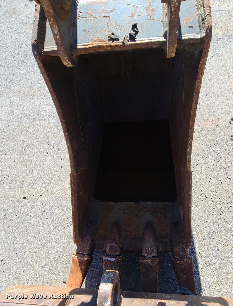 image for item DJ1562 John Deere 135G  excavator