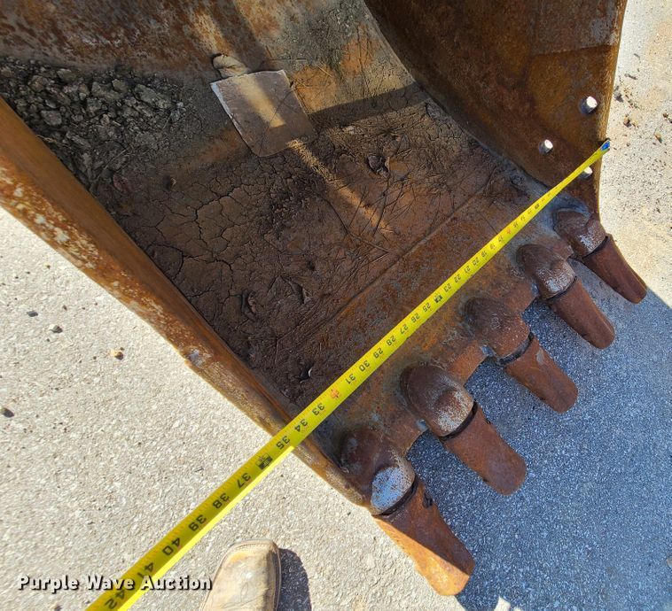 image for item DJ1562 John Deere 135G  excavator