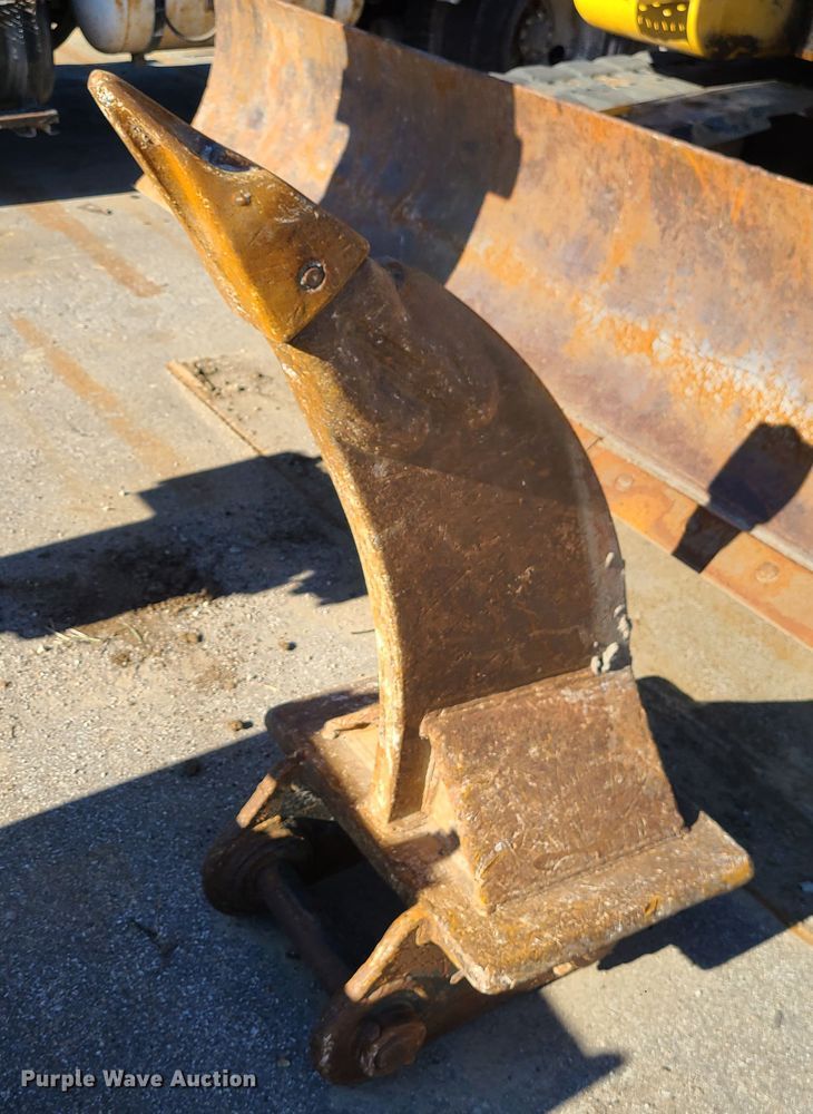 image for item DJ1562 John Deere 135G  excavator