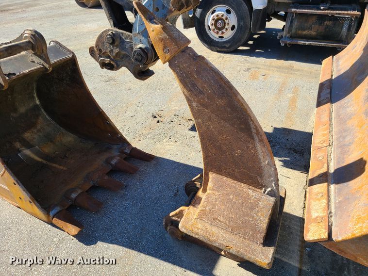 image for item DJ1562 John Deere 135G  excavator