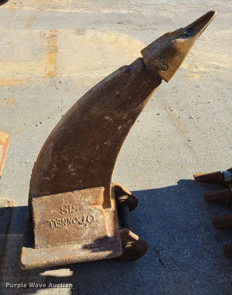 image for item DJ1562 John Deere 135G  excavator