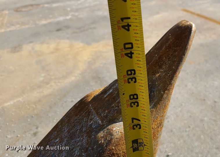 image for item DJ1562 John Deere 135G  excavator