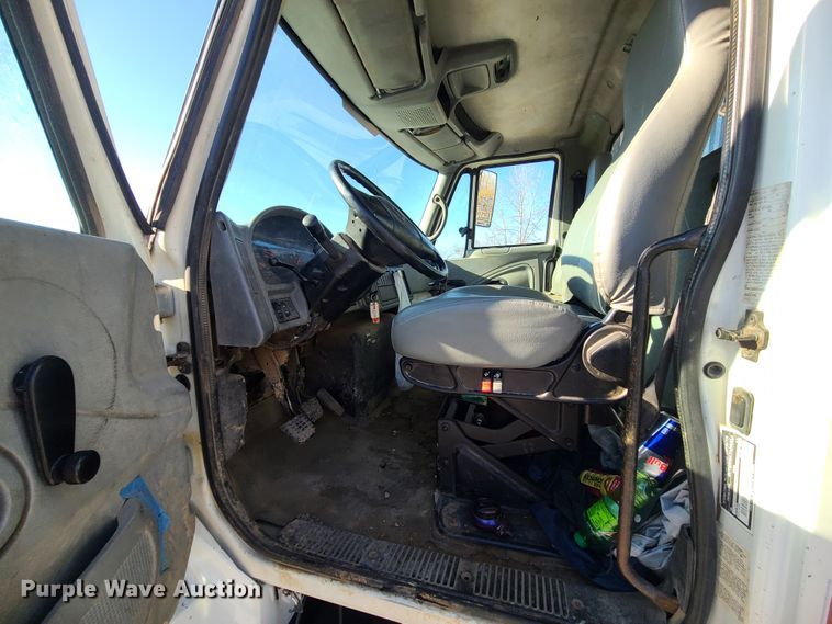 image for item DJ1650 2003 International 7400  dump flatbed truck