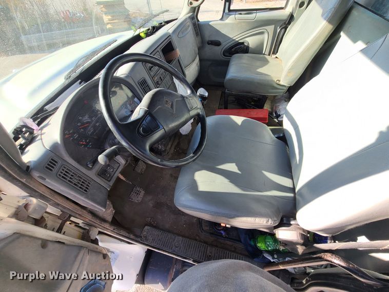 image for item DJ1650 2003 International 7400  dump flatbed truck