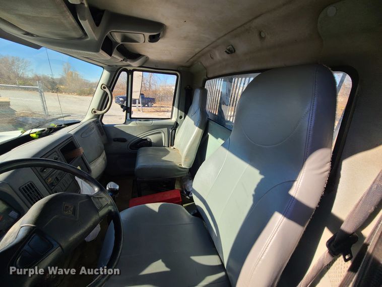 image for item DJ1650 2003 International 7400  dump flatbed truck