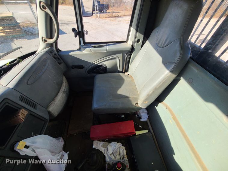 image for item DJ1650 2003 International 7400  dump flatbed truck