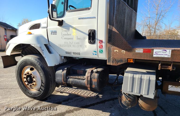 image for item DJ1650 2003 International 7400  dump flatbed truck