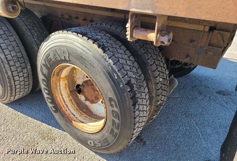 image for item DJ1650 2003 International 7400  dump flatbed truck