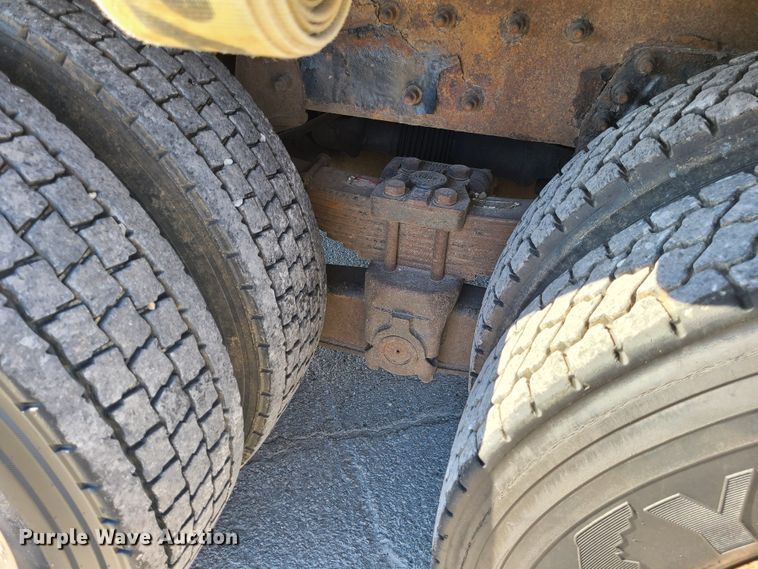 image for item DJ1650 2003 International 7400  dump flatbed truck