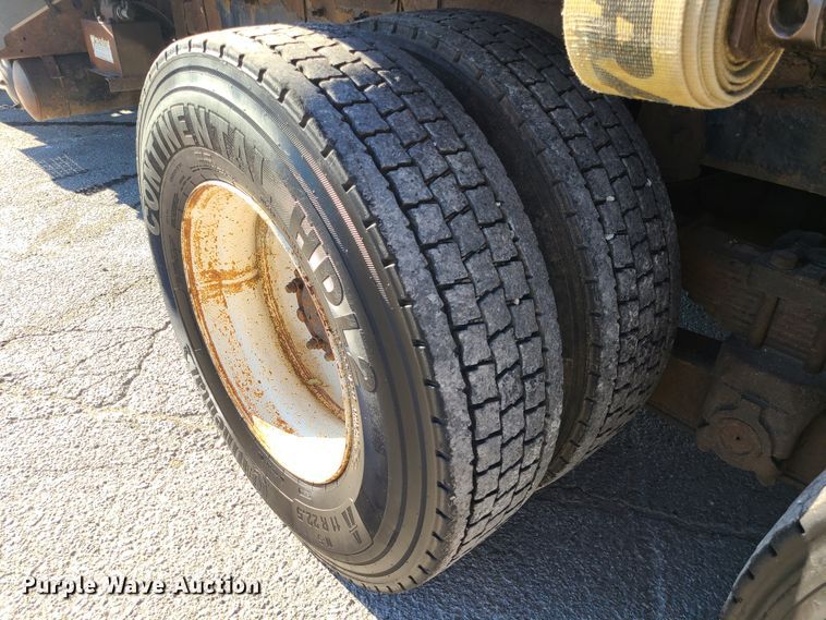 image for item DJ1650 2003 International 7400  dump flatbed truck