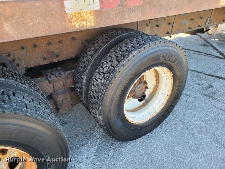 image for item DJ1650 2003 International 7400  dump flatbed truck