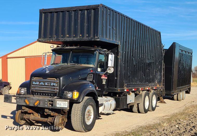 image for item DJ1653 2006 Mack CV713  grapple truck with trailer