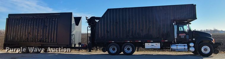 image for item DJ1653 2006 Mack CV713  grapple truck with trailer