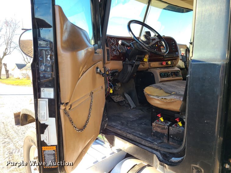 image for item DJ1653 2006 Mack CV713  grapple truck with trailer