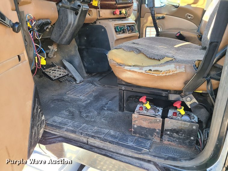 image for item DJ1653 2006 Mack CV713  grapple truck with trailer