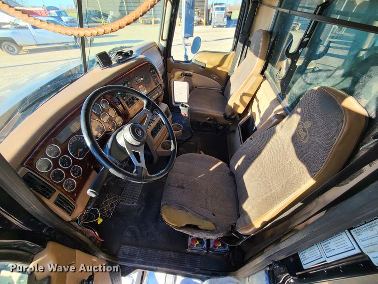 image for item DJ1653 2006 Mack CV713  grapple truck with trailer