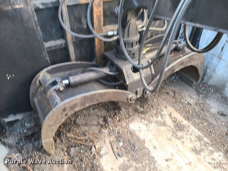 image for item DJ1653 2006 Mack CV713  grapple truck with trailer