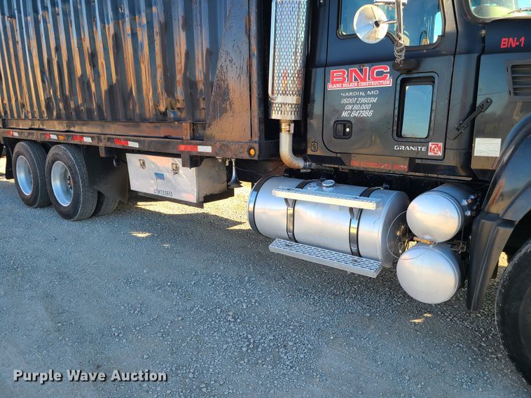 image for item DJ1653 2006 Mack CV713  grapple truck with trailer