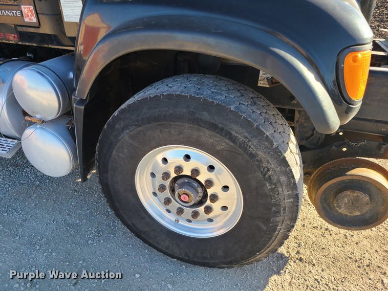 image for item DJ1653 2006 Mack CV713  grapple truck with trailer