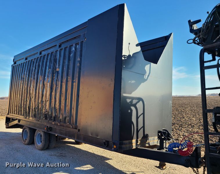 image for item DJ1653 2006 Mack CV713  grapple truck with trailer