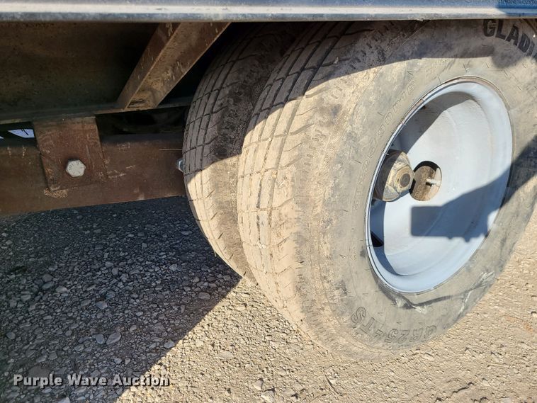 image for item DJ1653 2006 Mack CV713  grapple truck with trailer