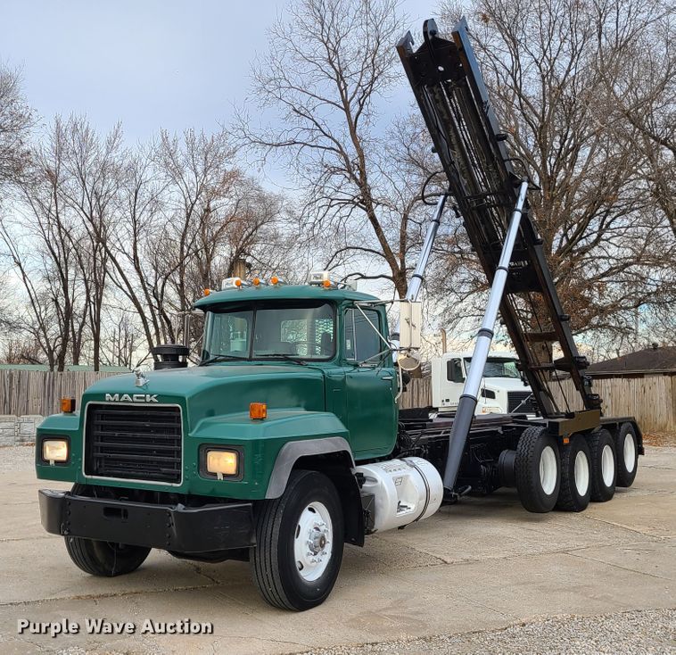 image for item DJ1687 2001 Mack RD688S  roll-off container truck