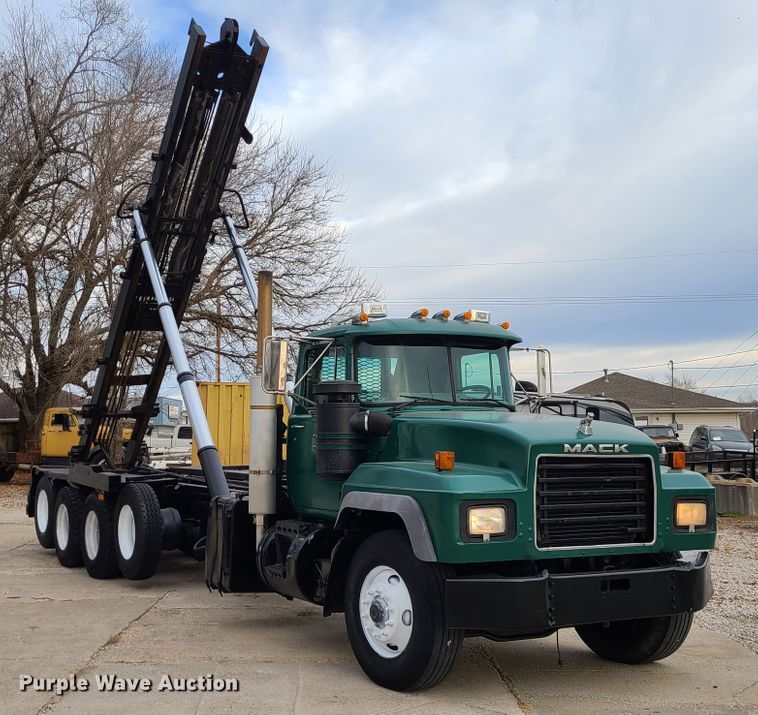 image for item DJ1687 2001 Mack RD688S  roll-off container truck