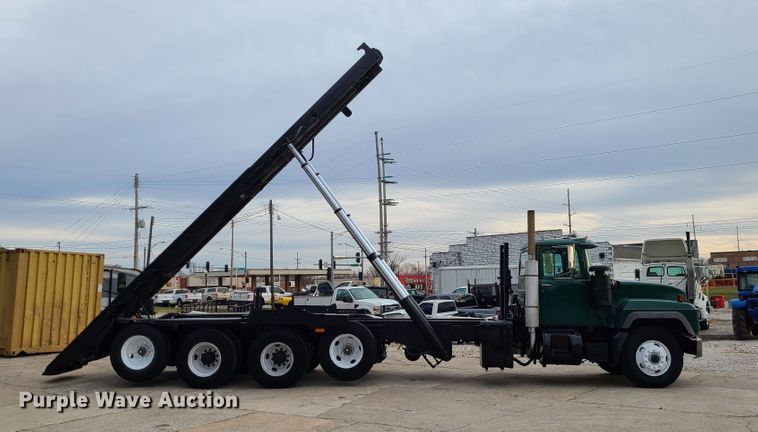 image for item DJ1687 2001 Mack RD688S  roll-off container truck