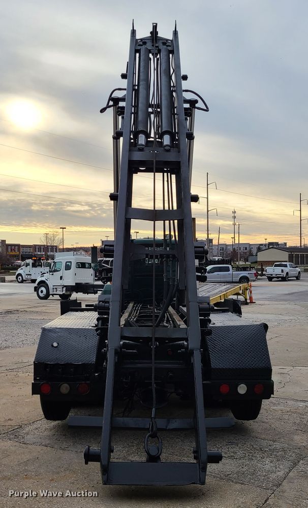 image for item DJ1687 2001 Mack RD688S  roll-off container truck