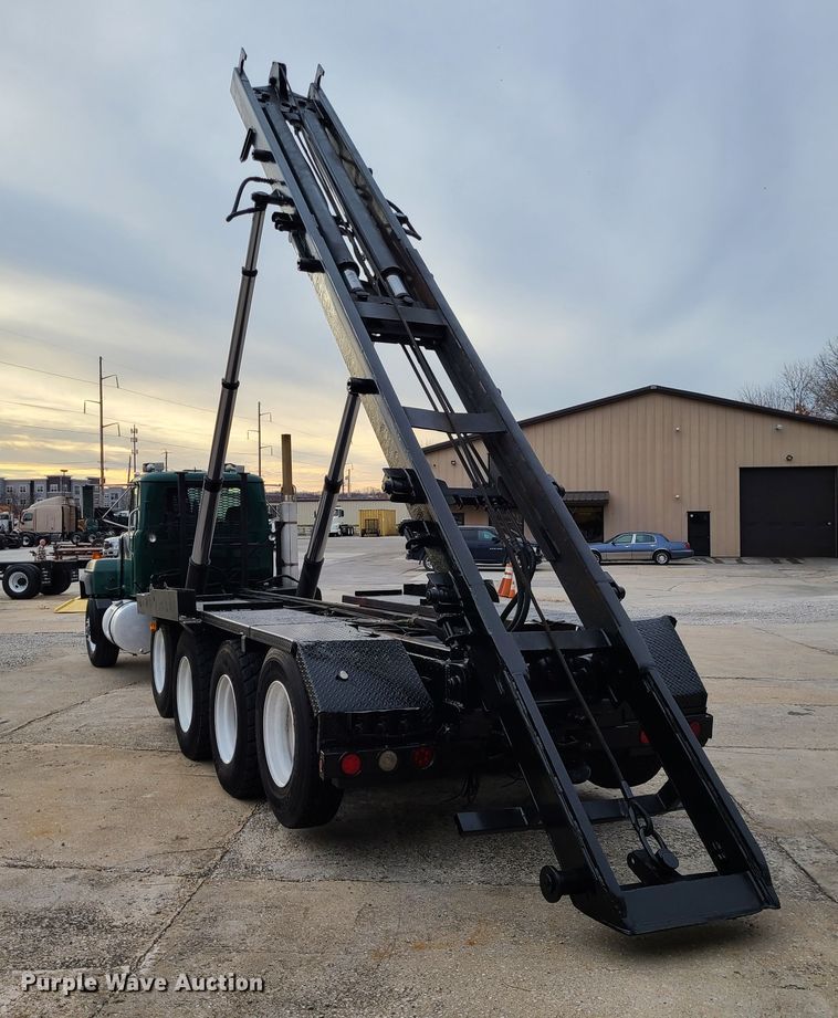 image for item DJ1687 2001 Mack RD688S  roll-off container truck