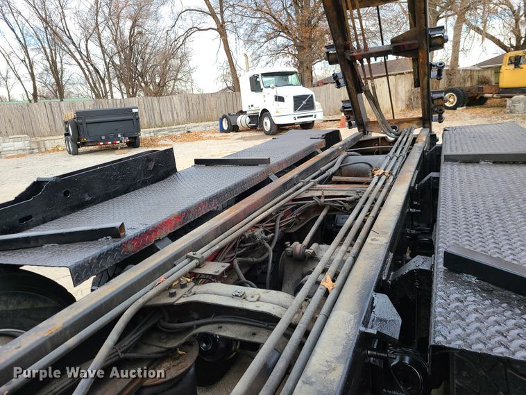 image for item DJ1687 2001 Mack RD688S  roll-off container truck