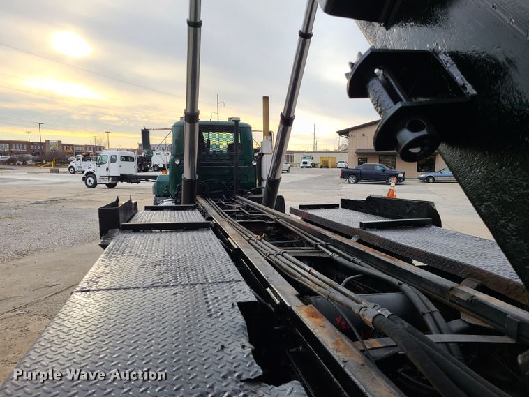 image for item DJ1687 2001 Mack RD688S  roll-off container truck