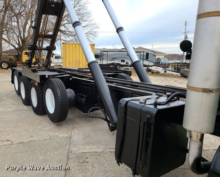 image for item DJ1687 2001 Mack RD688S  roll-off container truck