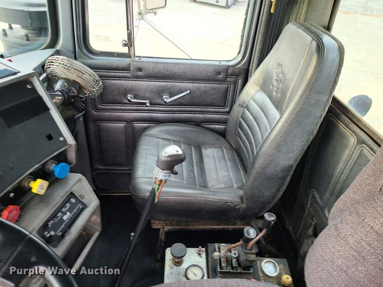 image for item DJ1687 2001 Mack RD688S  roll-off container truck