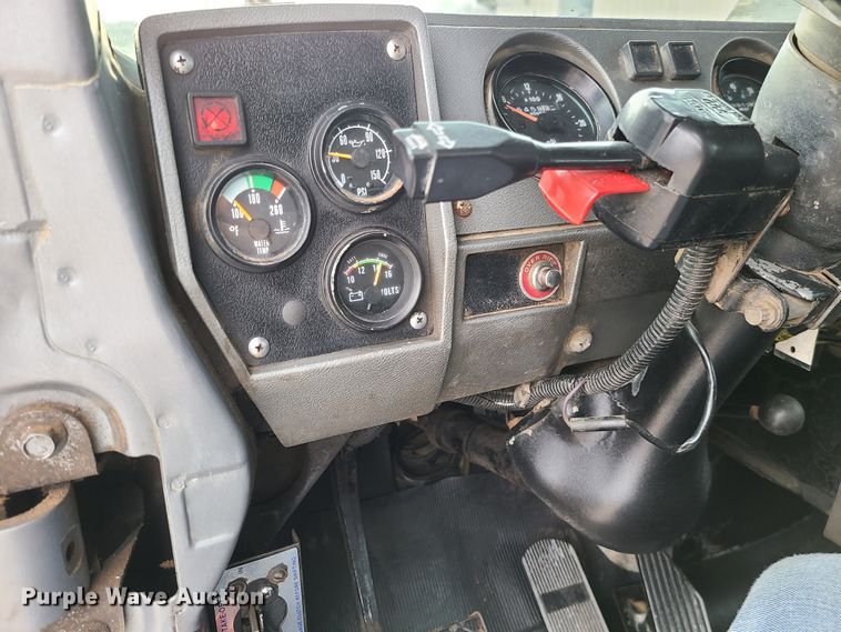 image for item DJ1687 2001 Mack RD688S  roll-off container truck