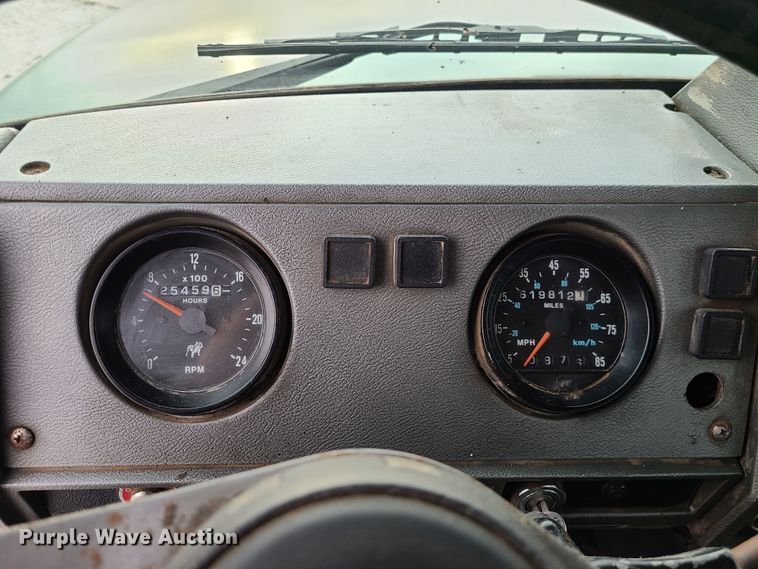 image for item DJ1687 2001 Mack RD688S  roll-off container truck