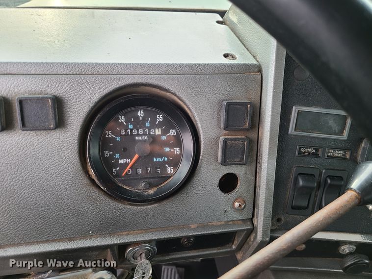 image for item DJ1687 2001 Mack RD688S  roll-off container truck