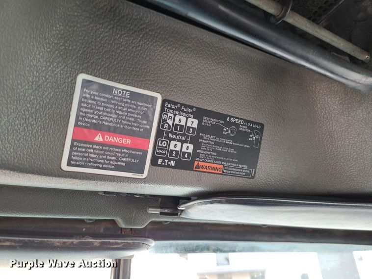 image for item DJ1687 2001 Mack RD688S  roll-off container truck