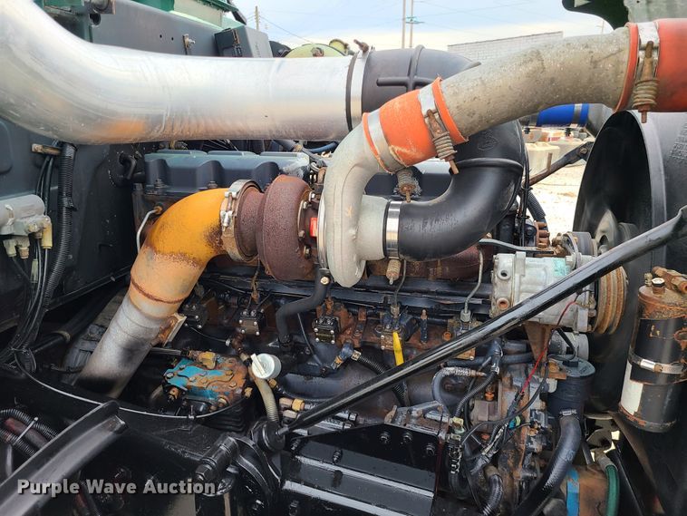 image for item DJ1687 2001 Mack RD688S  roll-off container truck